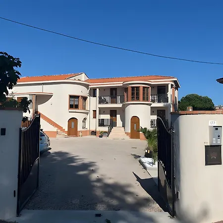 2 Proche Centre Avec Parking *