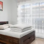 2 Proche Centre Avec Parking Apartamento Fréjus