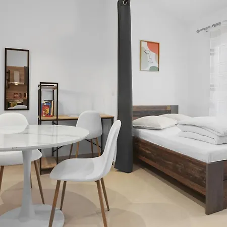 2 Proche Centre Avec Parking Фрежюс