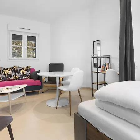 2 Proche Centre Avec Parking * Фрежюс