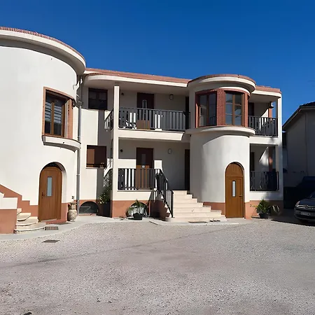 2 Proche Centre Avec Parking Апартаменты