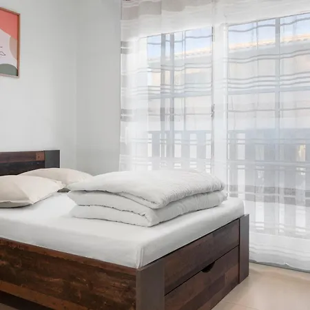 Studio 2 Proche Centre Avec Parking Apartment Frejus