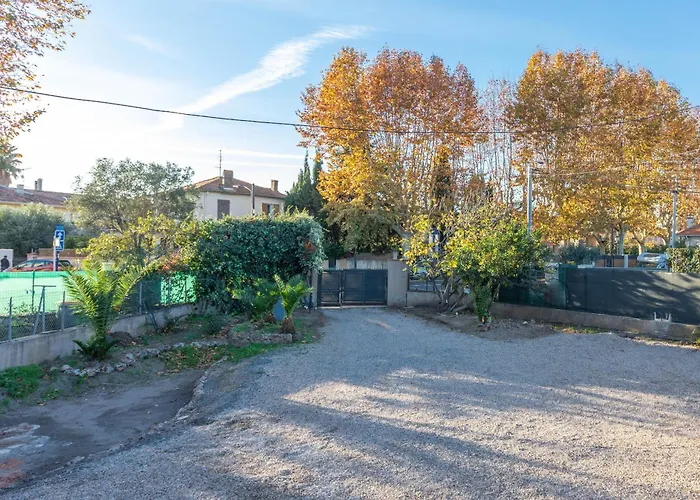 2 Proche Centre Avec Parking Fréjus